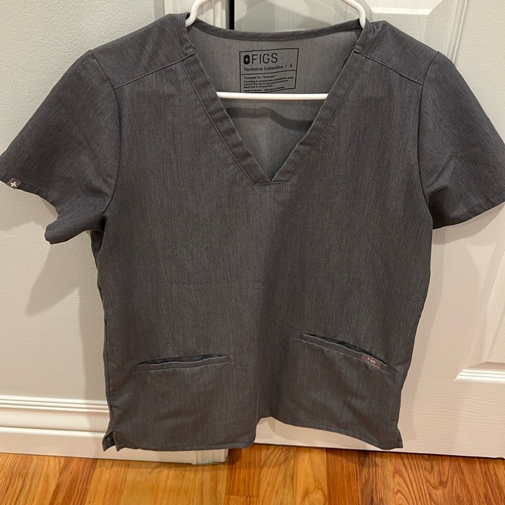 Figs scrub top small